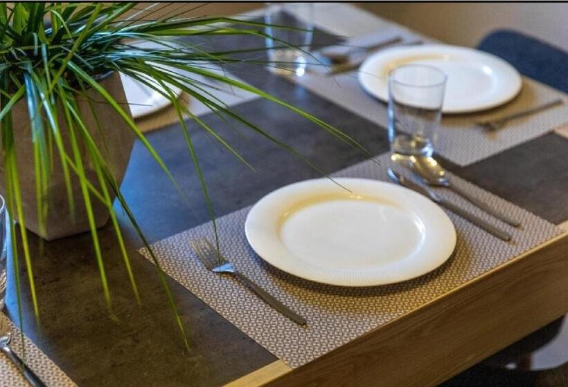 آپارتمان 2 خوابه, Montecito Apartments