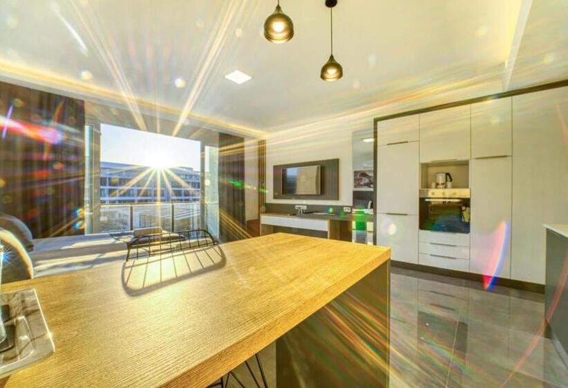 استودیو استاندارد با چشم‌انداز استخر, Courtyard Long Beach Holiday Resort