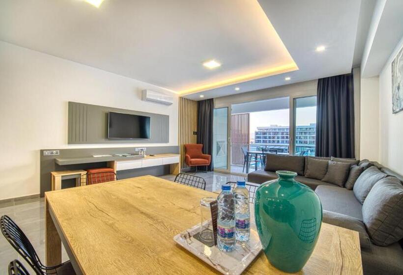 سوییت با چشم‌انداز استخر, Courtyard Long Beach Holiday Resort
