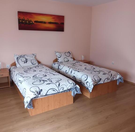 Quarto Quádruplo Estandar, Guest Rooms Bansko