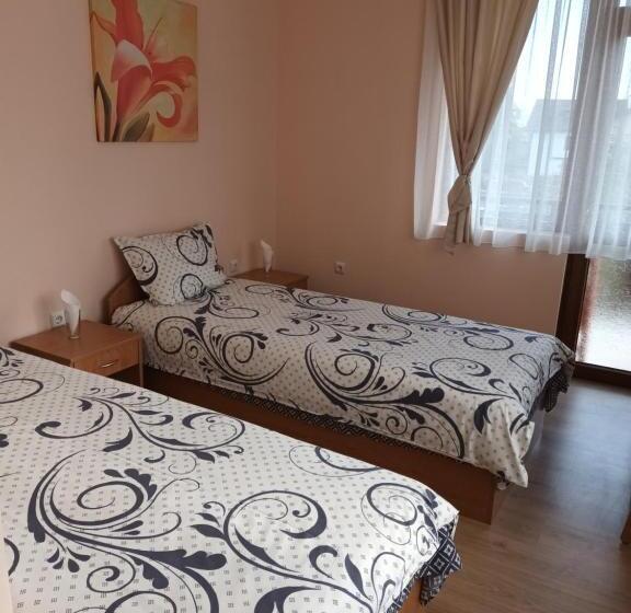 Четырехместный Номер Стандарт, Guest Rooms Bansko