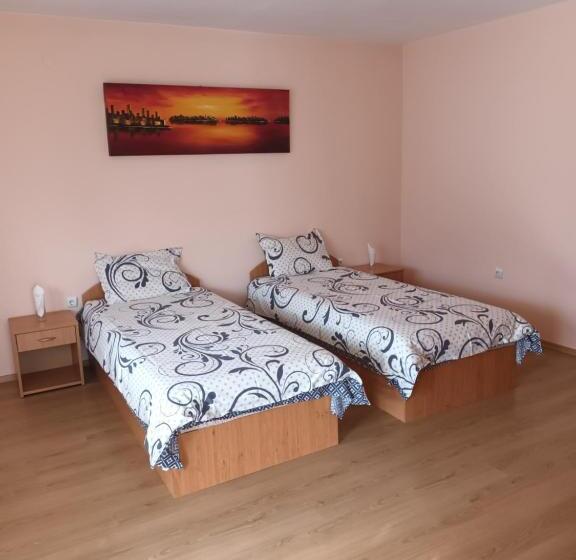 Четырехместный Номер Стандарт, Guest Rooms Bansko