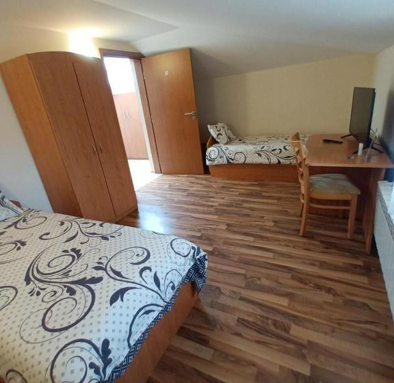 Quarto Estandar Banheiro Compartilhado, Guest Rooms Bansko