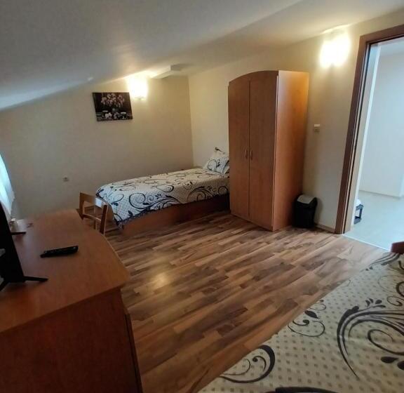 Quarto Estandar Banheiro Compartilhado, Guest Rooms Bansko