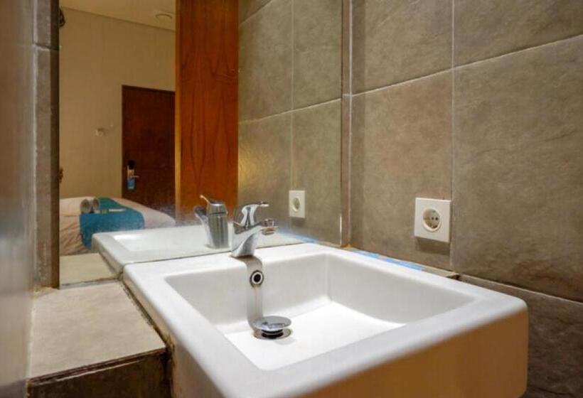 Номер Deluxe, Sans Hotel Ekkon Yogyakarta By Reddoorz
