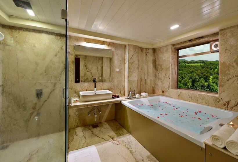 套房, Sarovar Portico Sasangir