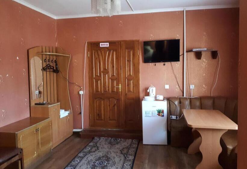 غرفة قياسية, Gostynnyi Dvir