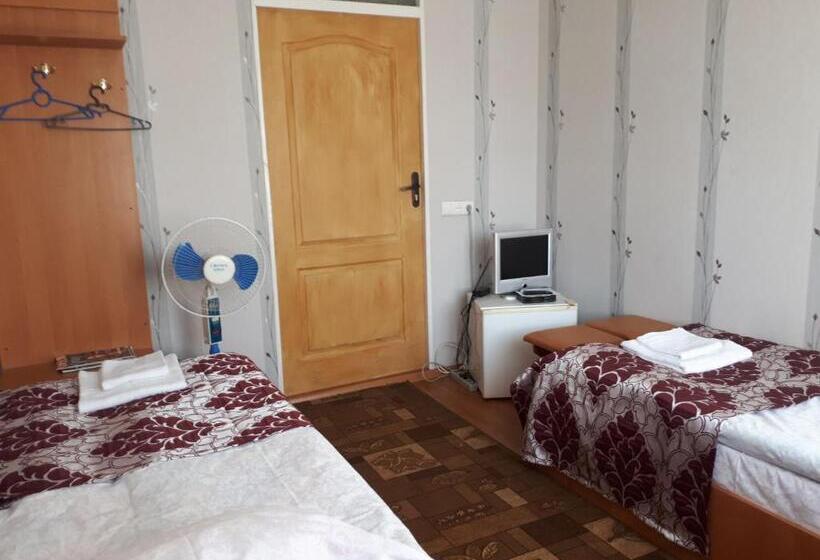 غرفة قياسية, Gostynnyi Dvir