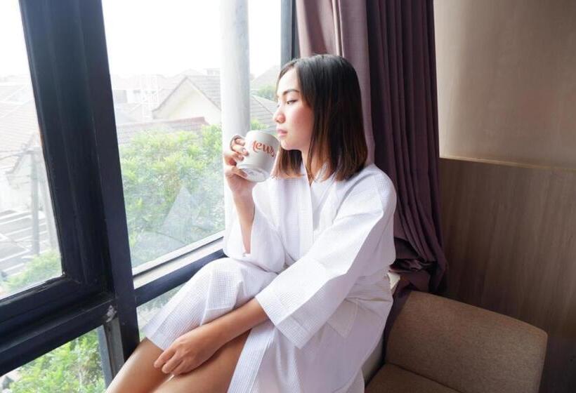 Номер Superior, News Hotel Waru Sidoarjo