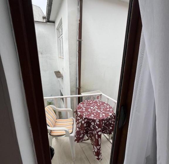 اتاق استاندارد سه تخته با بالکن, Studio Rooms Moncherie