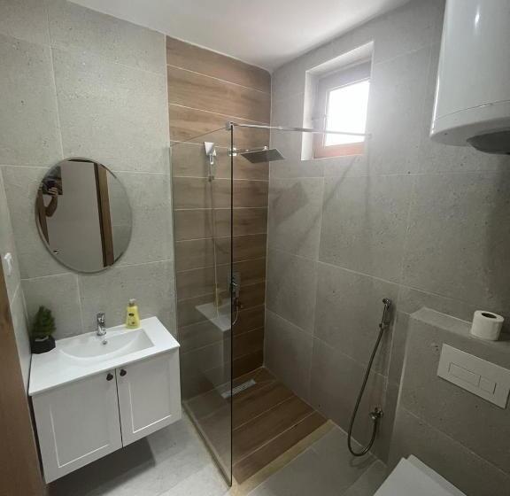 اتاق کلاسیک سه تخته, Studio Rooms Moncherie
