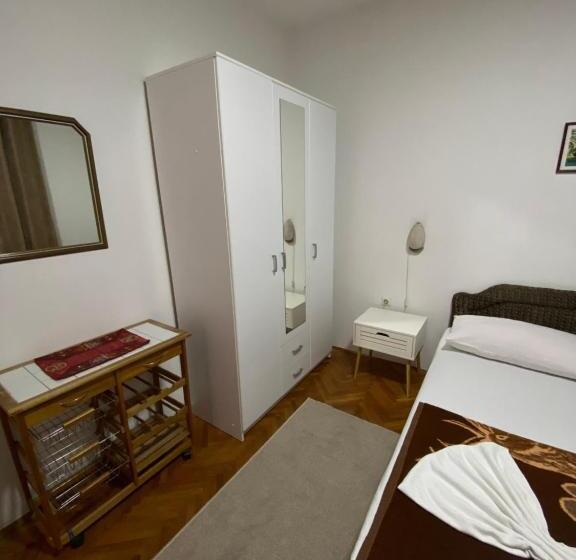 اتاق کلاسیک سه تخته, Studio Rooms Moncherie
