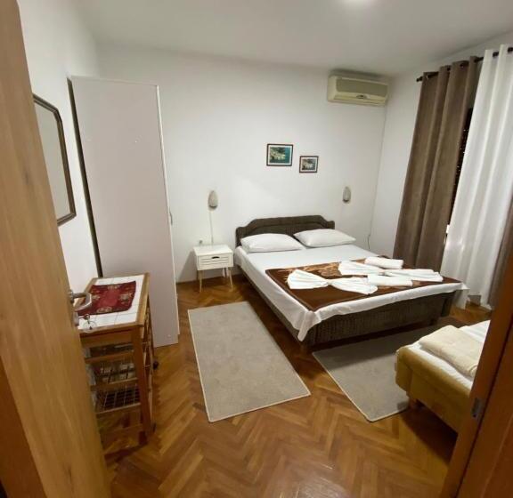 اتاق کلاسیک سه تخته, Studio Rooms Moncherie