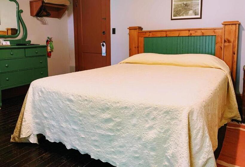 Номер Стандарт, Lakeside Inn