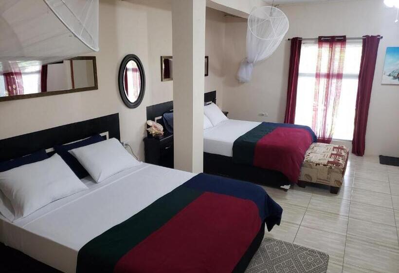 استودیو استاندارد با چشم‌انداز باغ, Carolina Point Resort