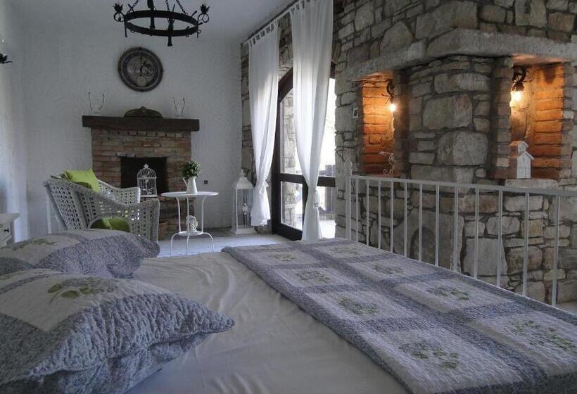Номер Deluxe Вид на Море с Балконом, The Stone Castle Boutique
