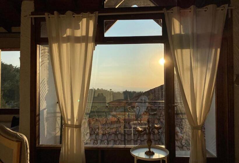 Люкс с гидромассажем, The Stone Castle Boutique