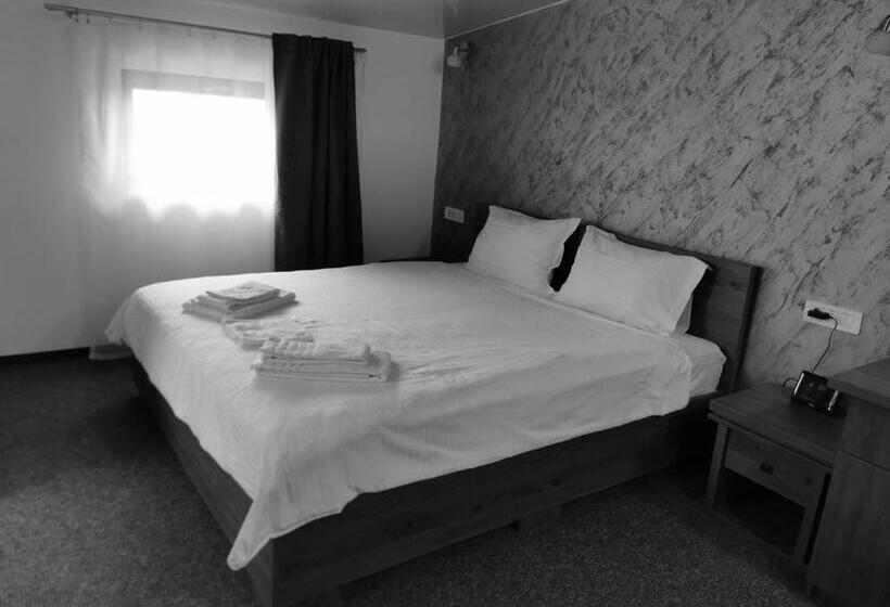 اتاق لوکس سه تخته, Dnt House & Spa