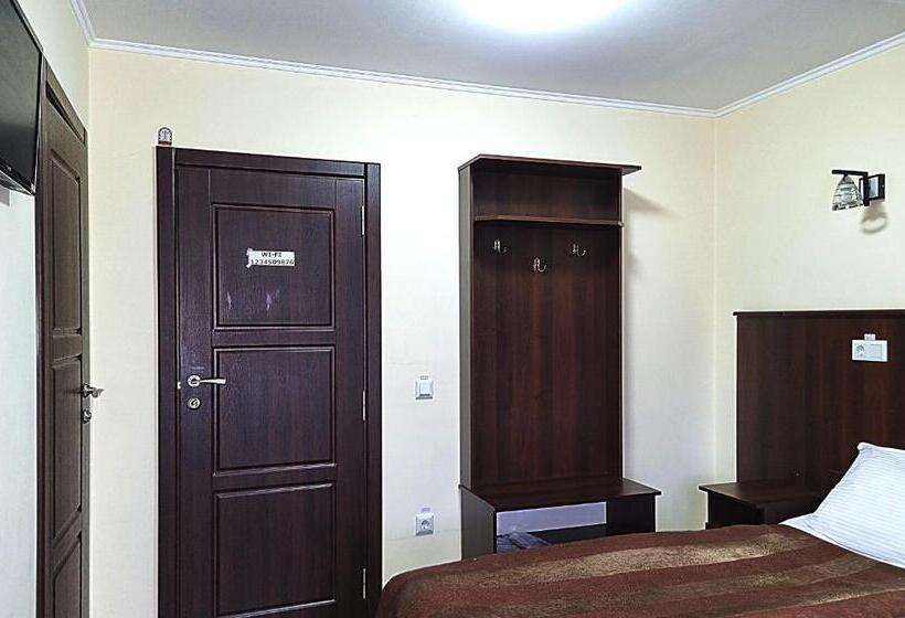 Номер Стандарт Трехместный, готель валерія
