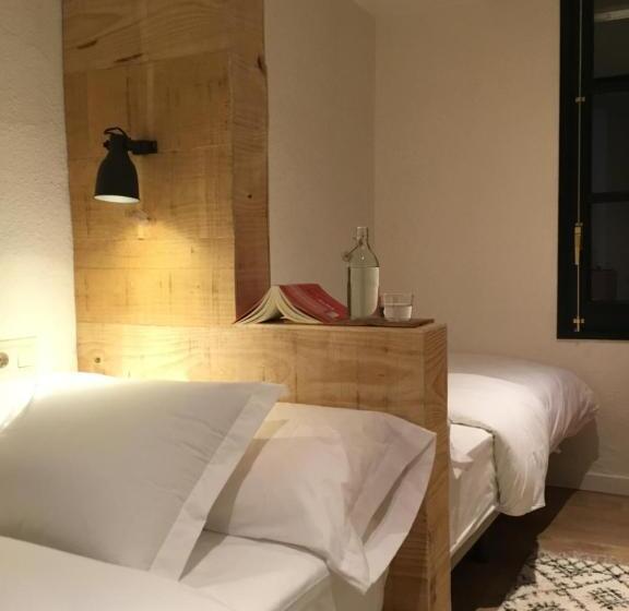 Четырехместный Номер Стандарт, Hostal Can Maret