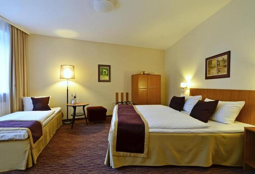 Номер Стандарт Трехместный, Comfort Hotel Tom Kyle