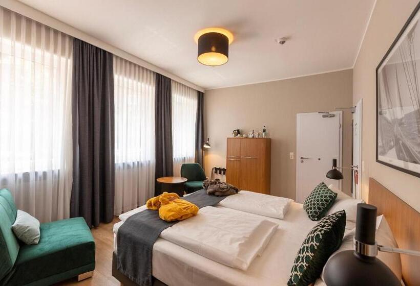 Номер Комфорт, Comfort Hotel Tom Kyle