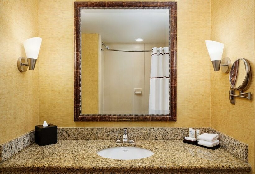 سوئیت برای معلولان, Embassy Suites By Hilton Charlotte Concord Golf Resort & Spa