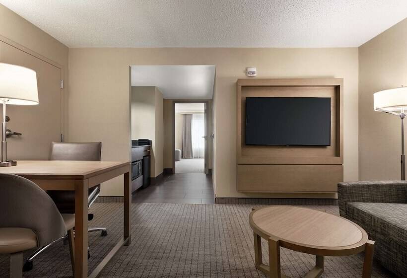 Люкс, Embassy Suites By Hilton Cleveland Rockside