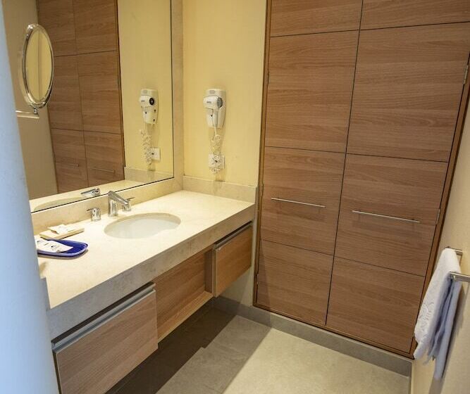 سوییت لوکس, Zuana Beach Resort