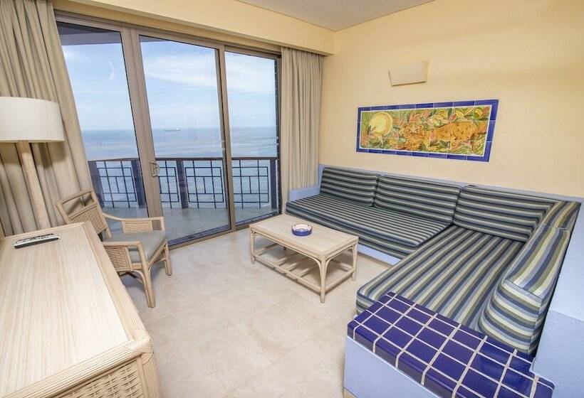سوییت لوکس, Zuana Beach Resort
