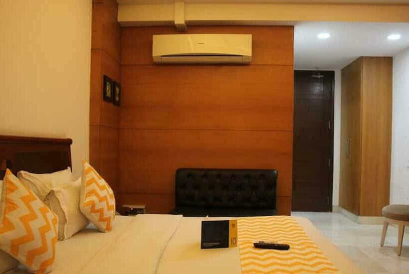 Номер Deluxe, Good Will Residency   Cyber City Gurgaon
