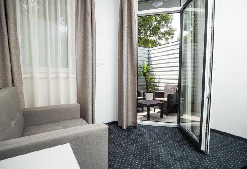 اتاق استاندارد اینتریور, Arena Deluxe & Spa
