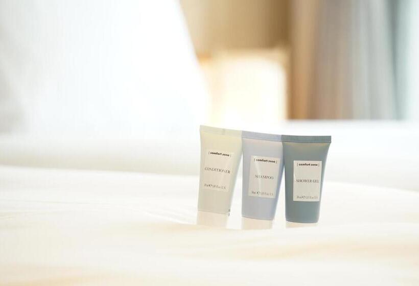 Номер Deluxe, Oakwood Hotel Oike Kyoto