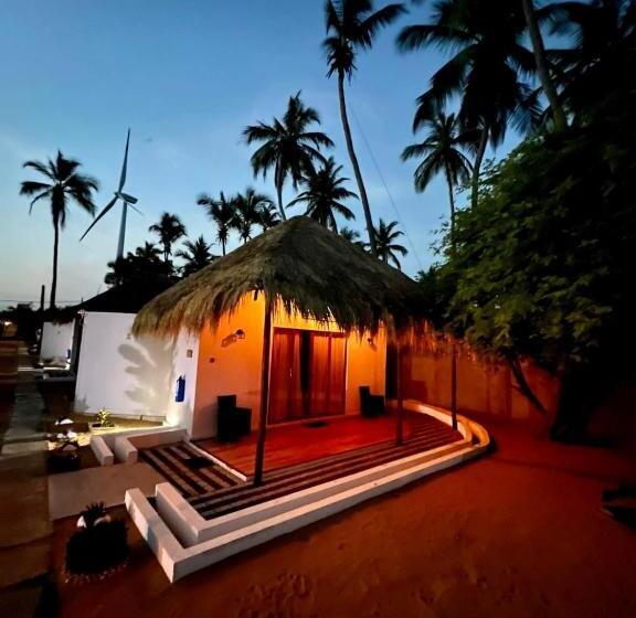 کلبه ییلاقی, The Blue Lagoon Resort  Kalpitiya