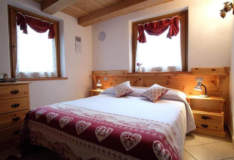 Номер Стандарт Вид на Сад, Chambres D Hotes Rue Saint Bernard