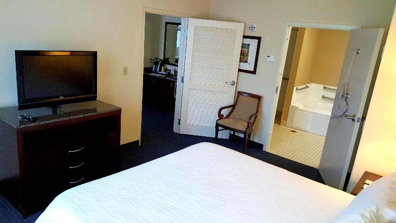 이그제큐티브 스위트 킹침대, Hilton Garden Inn Lexington Georgetown