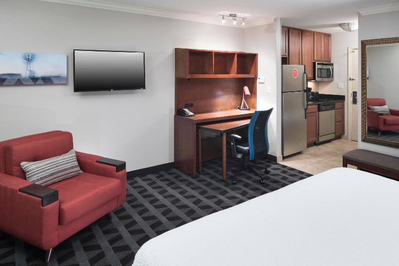 带大床的标准工作室, Towneplace Suites Fort Worth Downtown