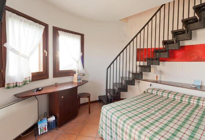 Quarto Estandar, Agriturismo La Lupa