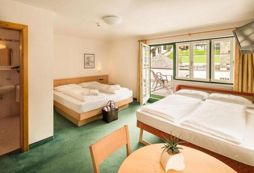 Четырехместный Номер Стандарт с Балконом, Piccolo Hotel Gurschler