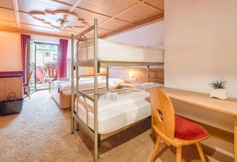 Четырехместный Номер Стандарт с Балконом, Piccolo Hotel Gurschler