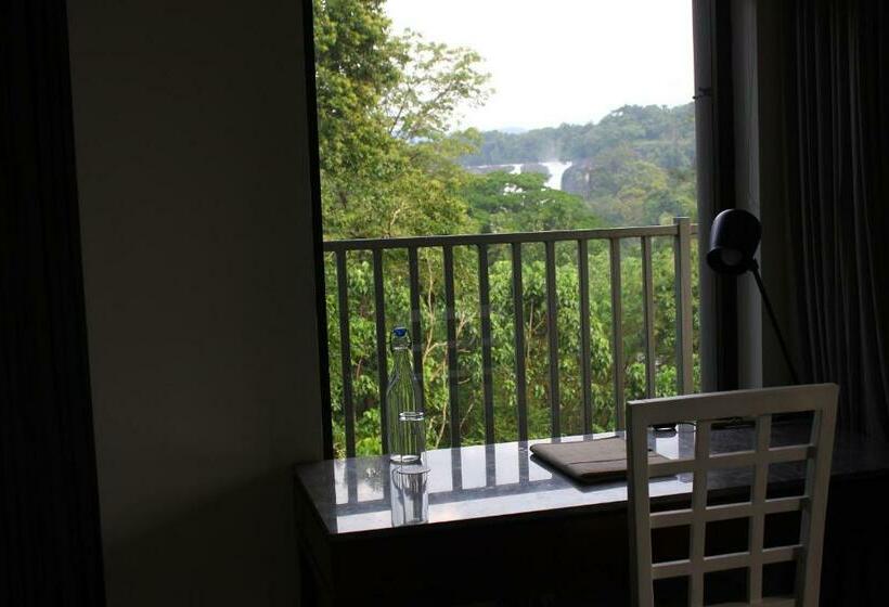 Президентский Люкс, Niraamaya Retreats Samroha Athirappilly