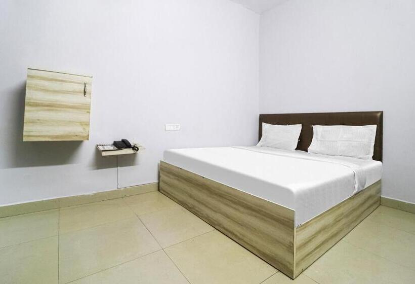 Трехместный Номер Классика, Vaccinated Staff  Oyo 79969 Flagship Night Inn