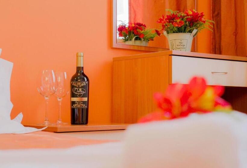 آپارتمان 2 خوابه با بالکن, Apart Hotel Flora Residence Daisy