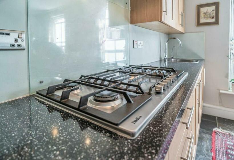 Номер Стандарт, House Close To Kings Cross