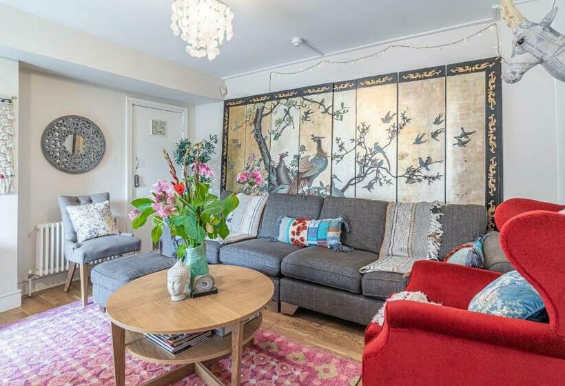 Номер Стандарт, House Close To Kings Cross