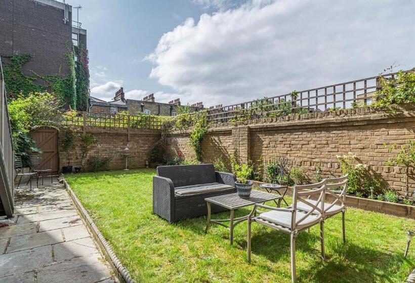 Номер Стандарт, House Close To Kings Cross