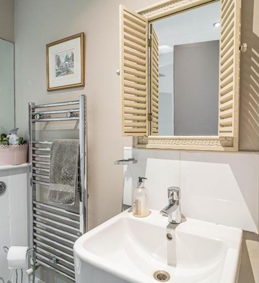 Номер Стандарт, House Close To Kings Cross