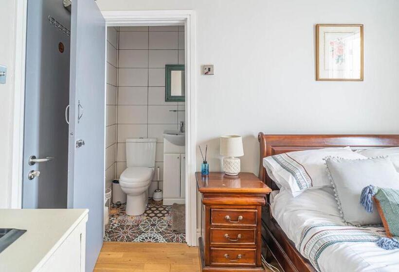 Номер Стандарт с Балконом, House Close To Kings Cross