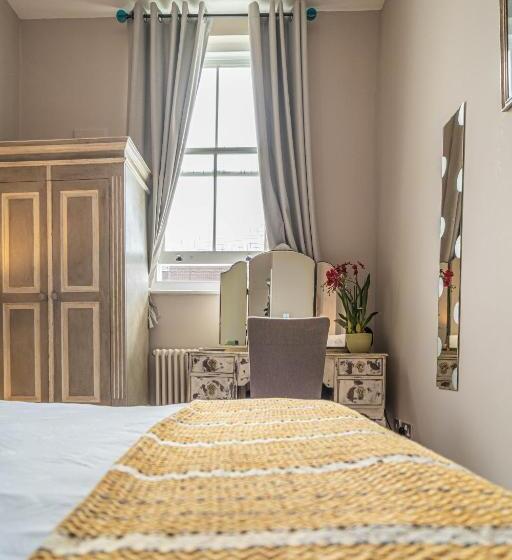 Номер Стандарт, House Close To Kings Cross