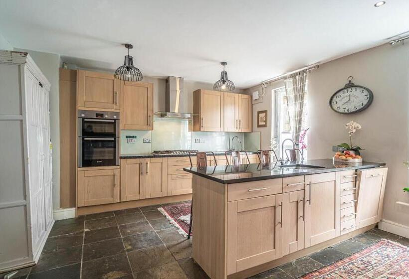 Номер Стандарт с Балконом, House Close To Kings Cross
